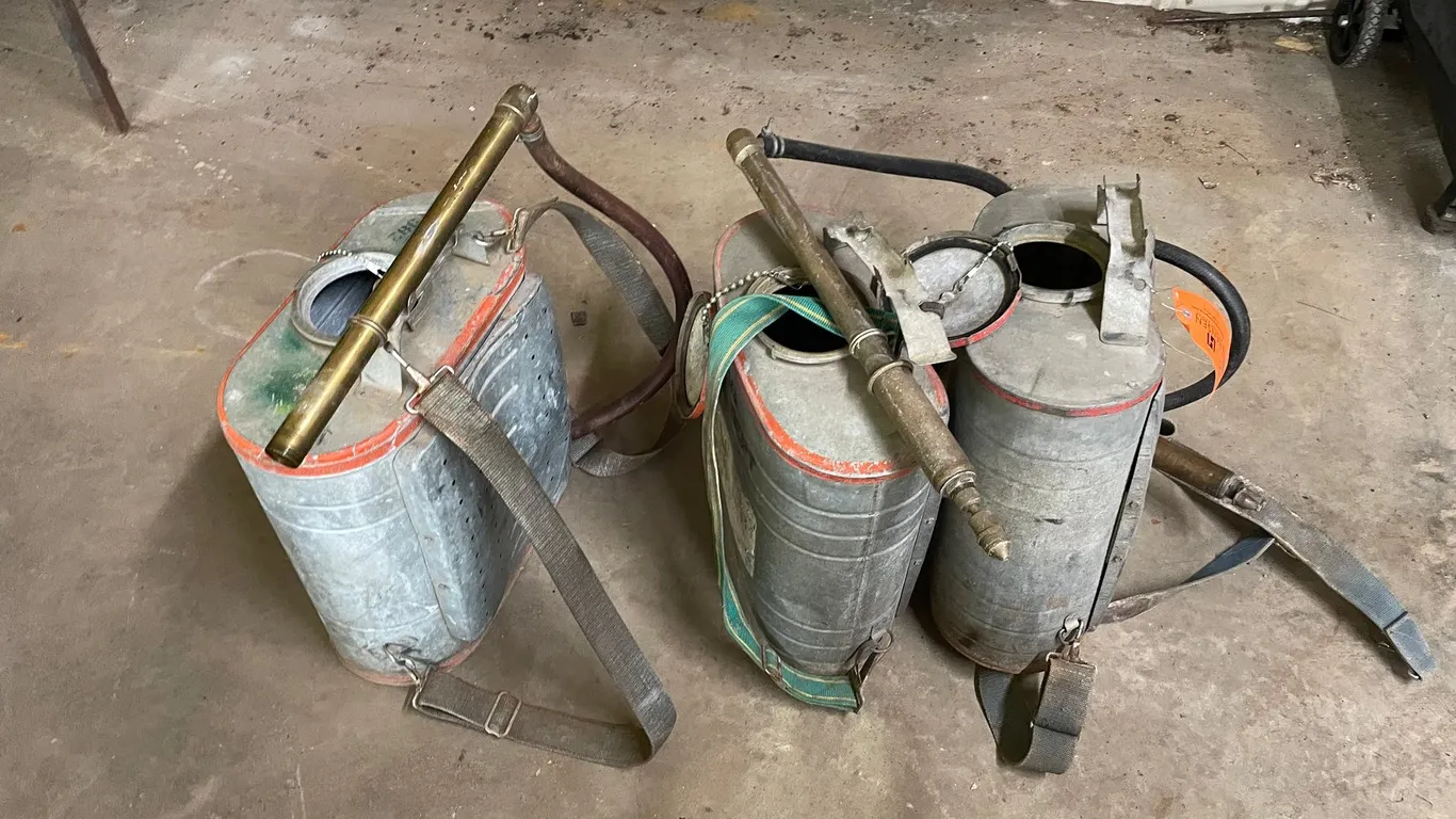 (3) 5 Gallon Backpack Tanks