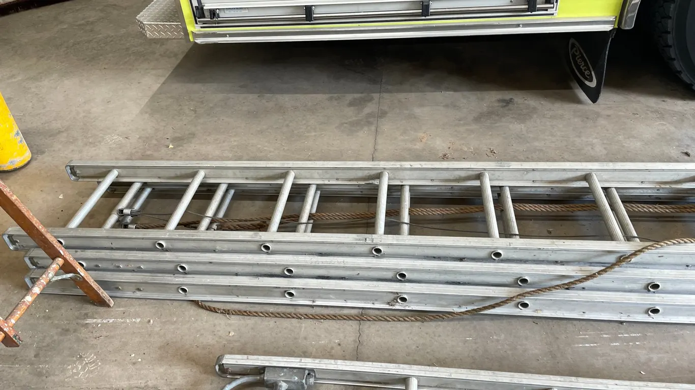 35' Aluminum Ladder