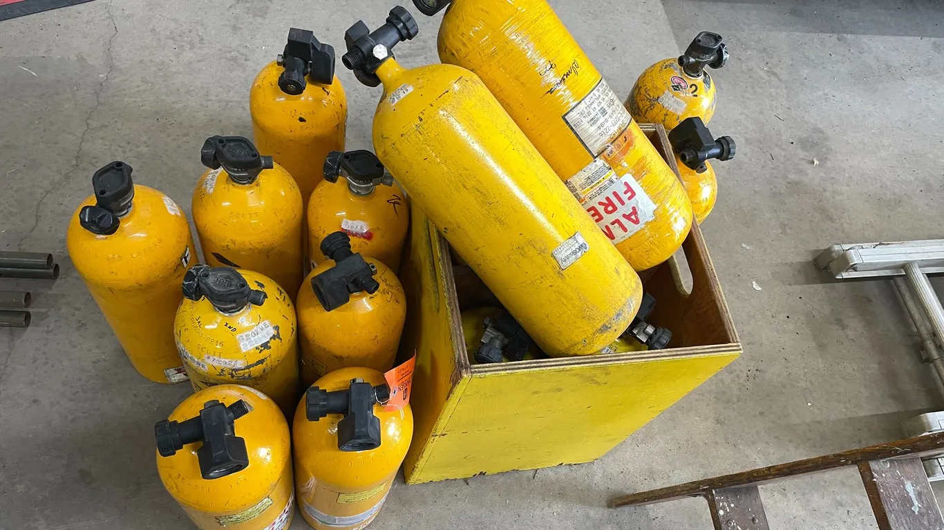 (19) Oxygen Tanks