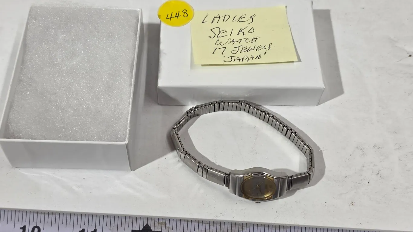 17-Jewel Ladies Seiko Watch (Japan)