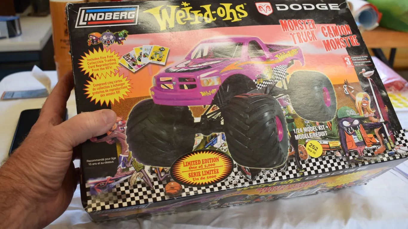 Limited Edition NOS Weird-Ohs 1:24 Dodge Monster Truck Model Kit