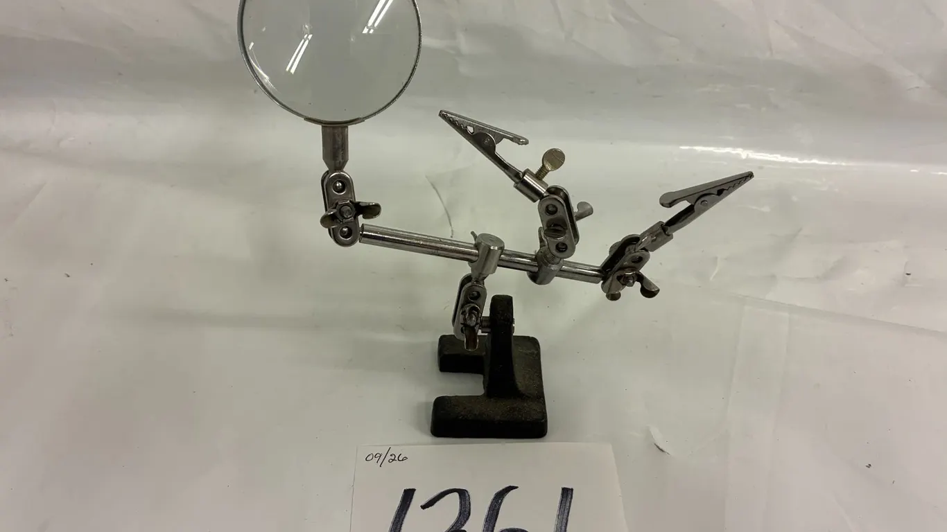Fly Fish Jig/Hobby Tool w/ Duel Allegator Clips and Magnifying Glass