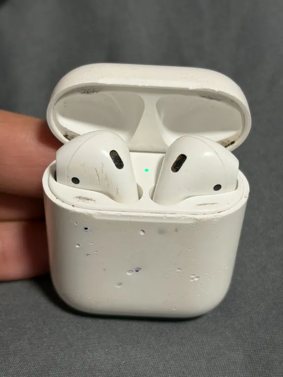 Apple Airpods. Serial Number. H16LLUQBLX2Y (Untested)