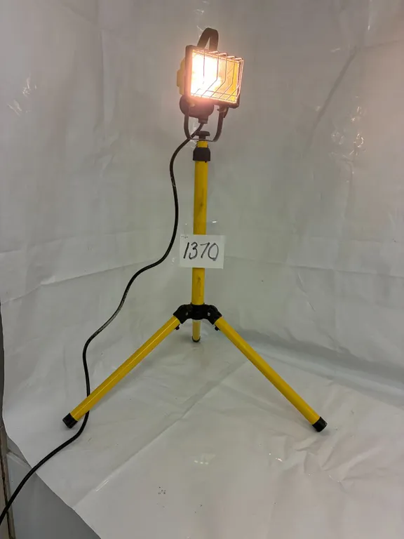 Work Light on Tripod