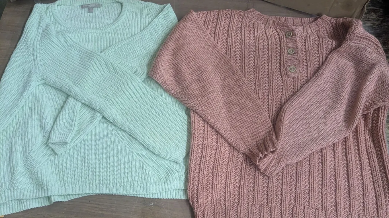 (2) Ladies Sweaters – Banana Republic (Med), Handknit (Large)