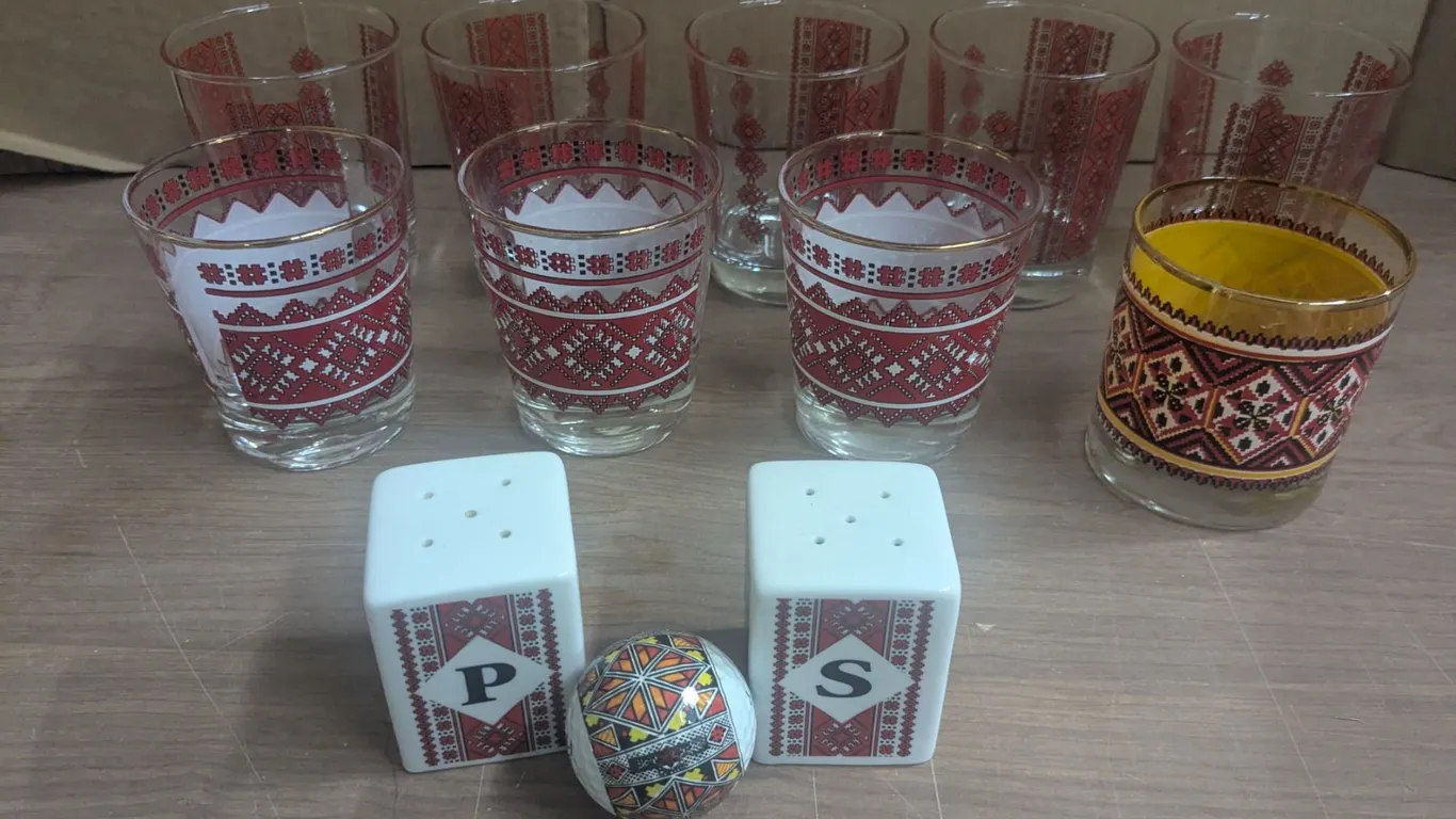 (9) Ukrainian Design Glasses, Salt & Pepper Shaker, Golf Ball