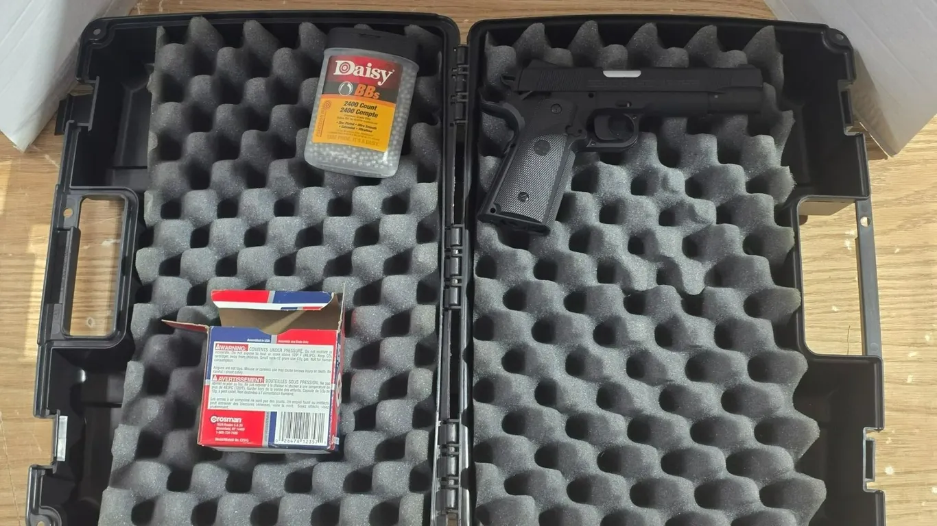 Red Alert RD-1911 Air Pistol Co2 Powered 177 Cal with 2400 BBs (14) C02 Plus Carrying Case