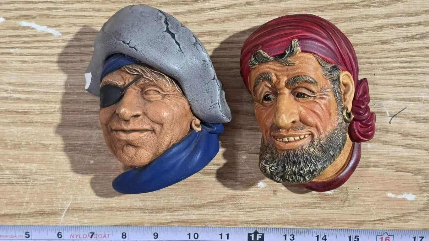 (2) Chalkware Heads (1) Stamded (Corsair) No Chips or Paint Lose