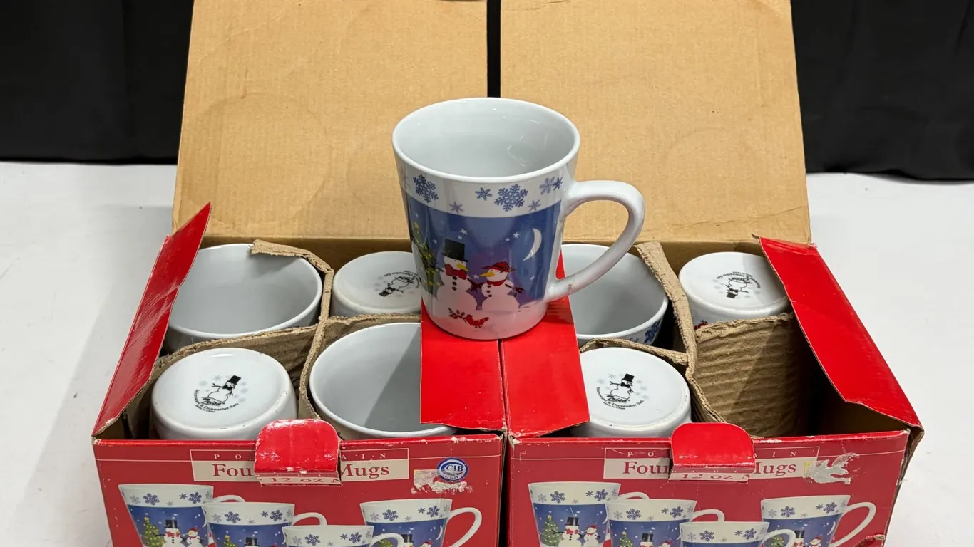 (2) 4pk Sets of 12oz Porcelain Christmas Mugs