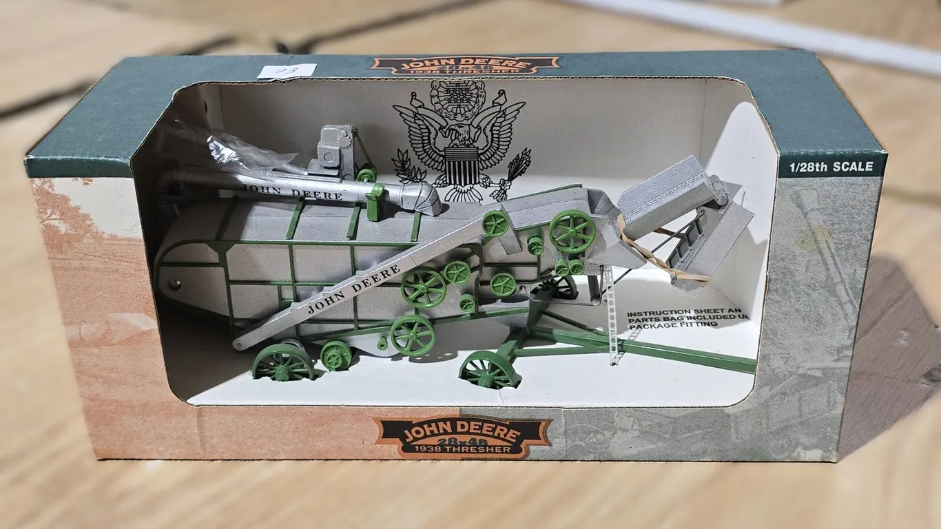 RARE - John Deere 1938 Thresher 1/28 scale