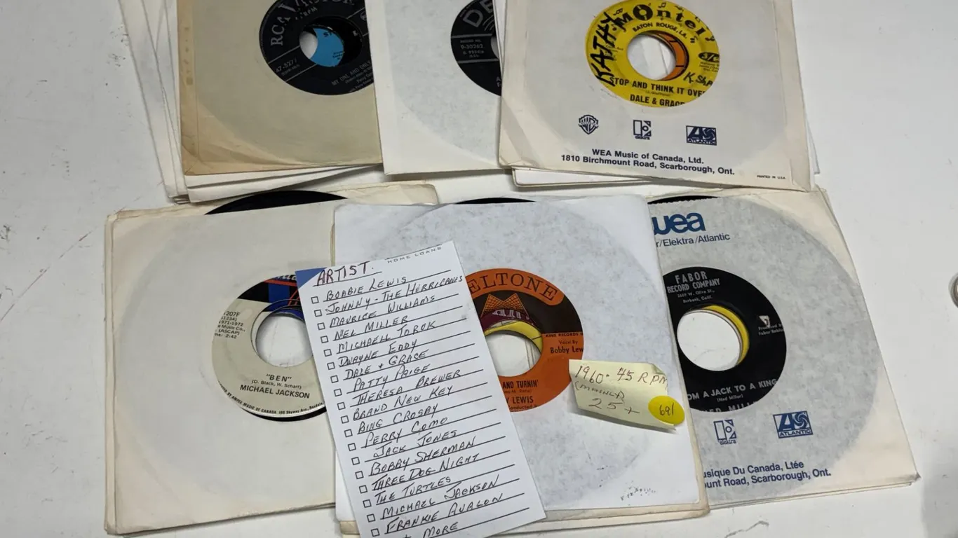 (25+) 45-RPM Vinyl Records, late 50’s & 60’s (artist list in pictures)