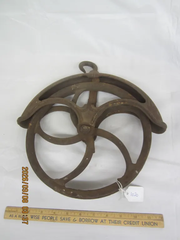 1020. Large Antique Cast Iron Well Pulley