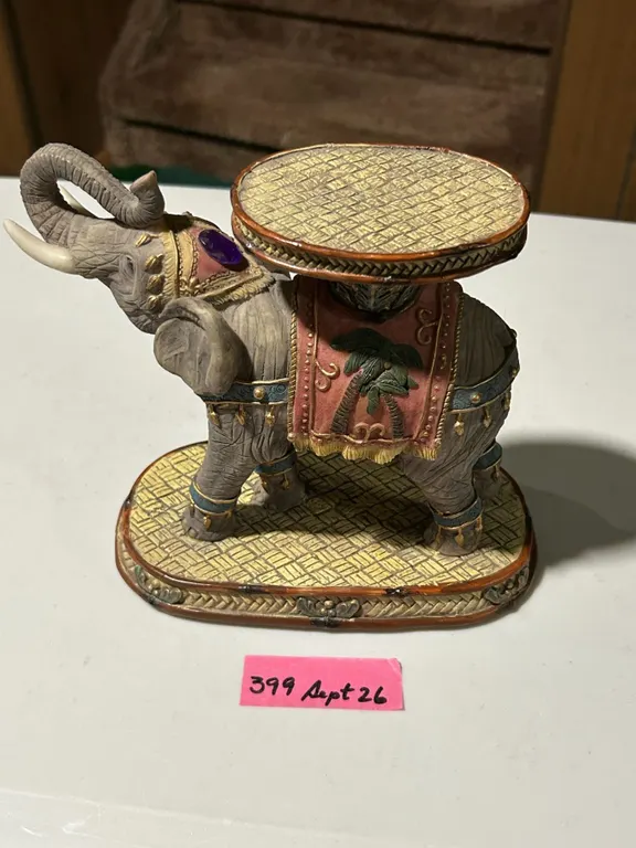 Elephant ornament/plant stand
