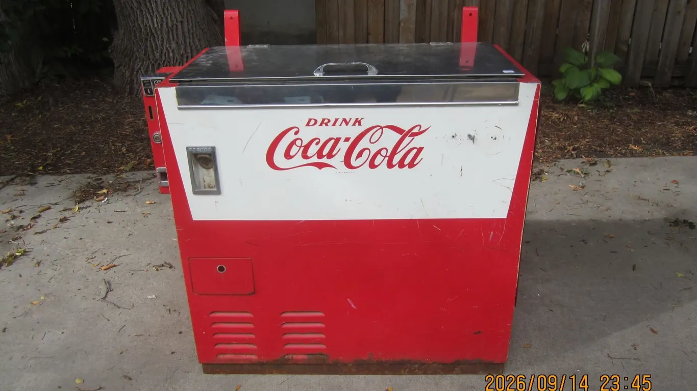 1109. Antique 1950's Ideal Coca-Cola Pop Cooler Working