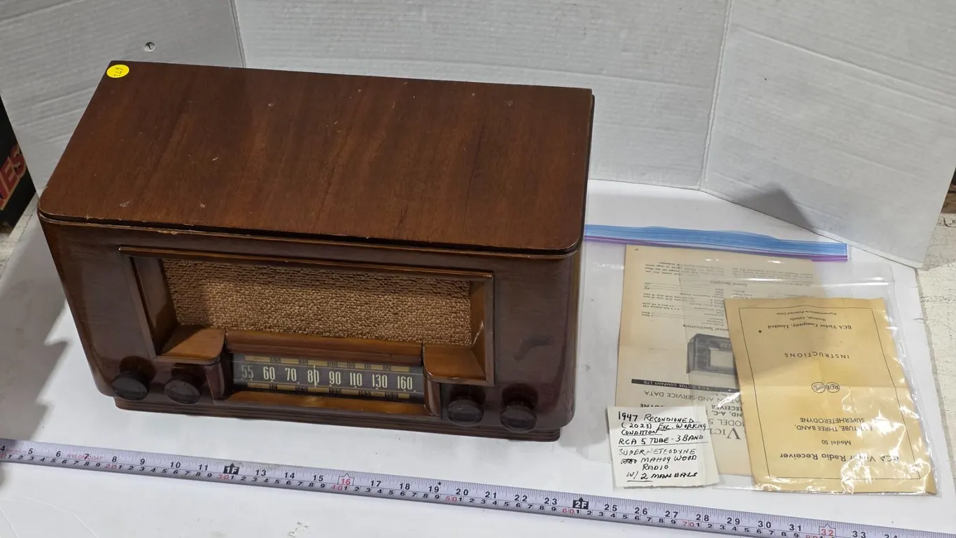 1947 Reconditioned RCA Victor Model 50 5-Tube 3-Band Radio, Wood Case – Exc. Working Condit
