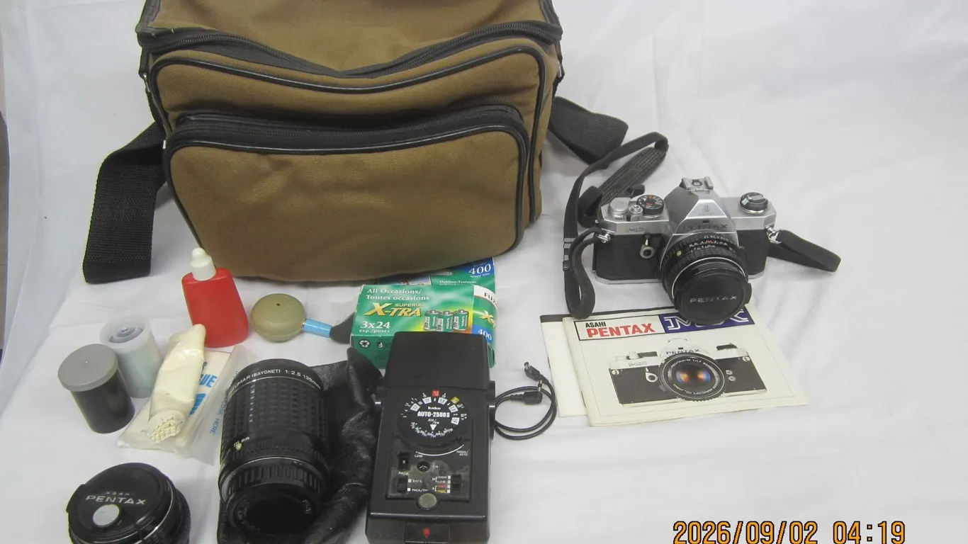 971. Pentax MX 35 mm Camera Outfit Body, 3 Lenses, Flash, Case and Accessories Camera are Working Go
