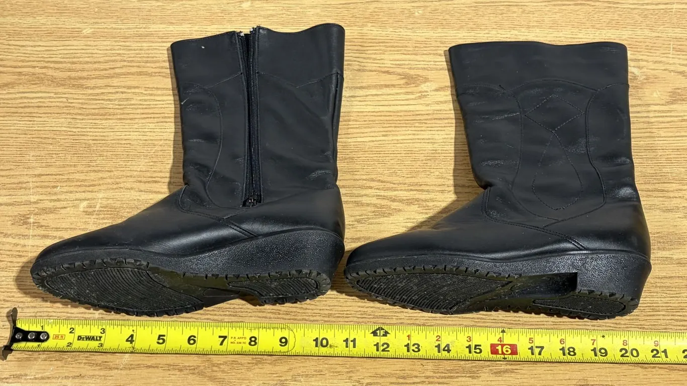 Ladies Leather Naturelizer Boots – Size 7.5
