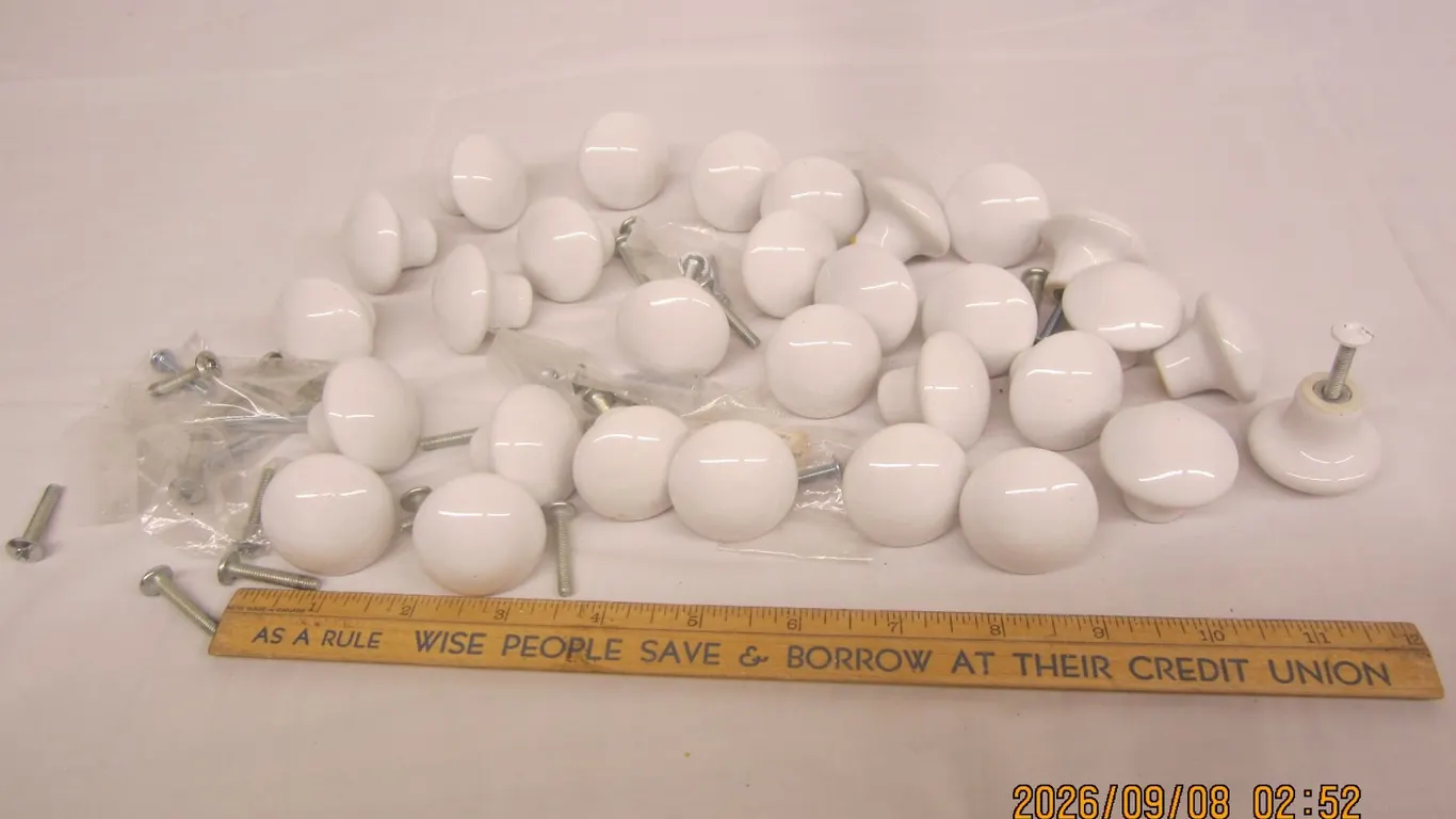 1004. 30 Antique Style Porcelain Knobs