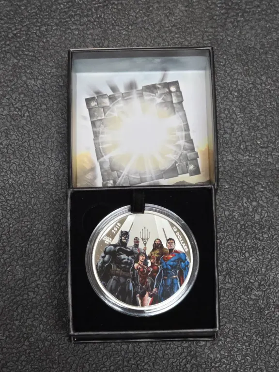 2018 Canada $30 Justice League 2oz .999 Fine Silver Coin in Display Box