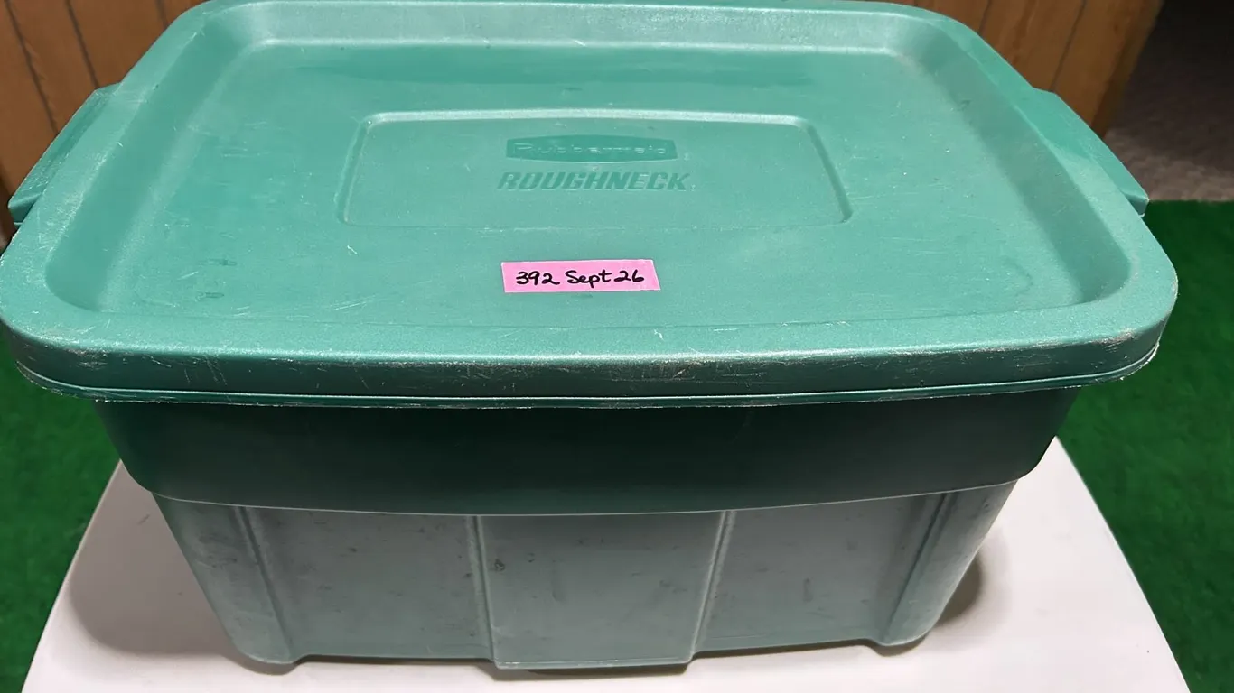Rubbermaid Roughneck tote 21” x 15” x 12”