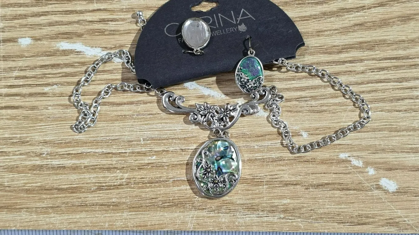 Carina Earrings and necklace, Set Sliver Tone Misc