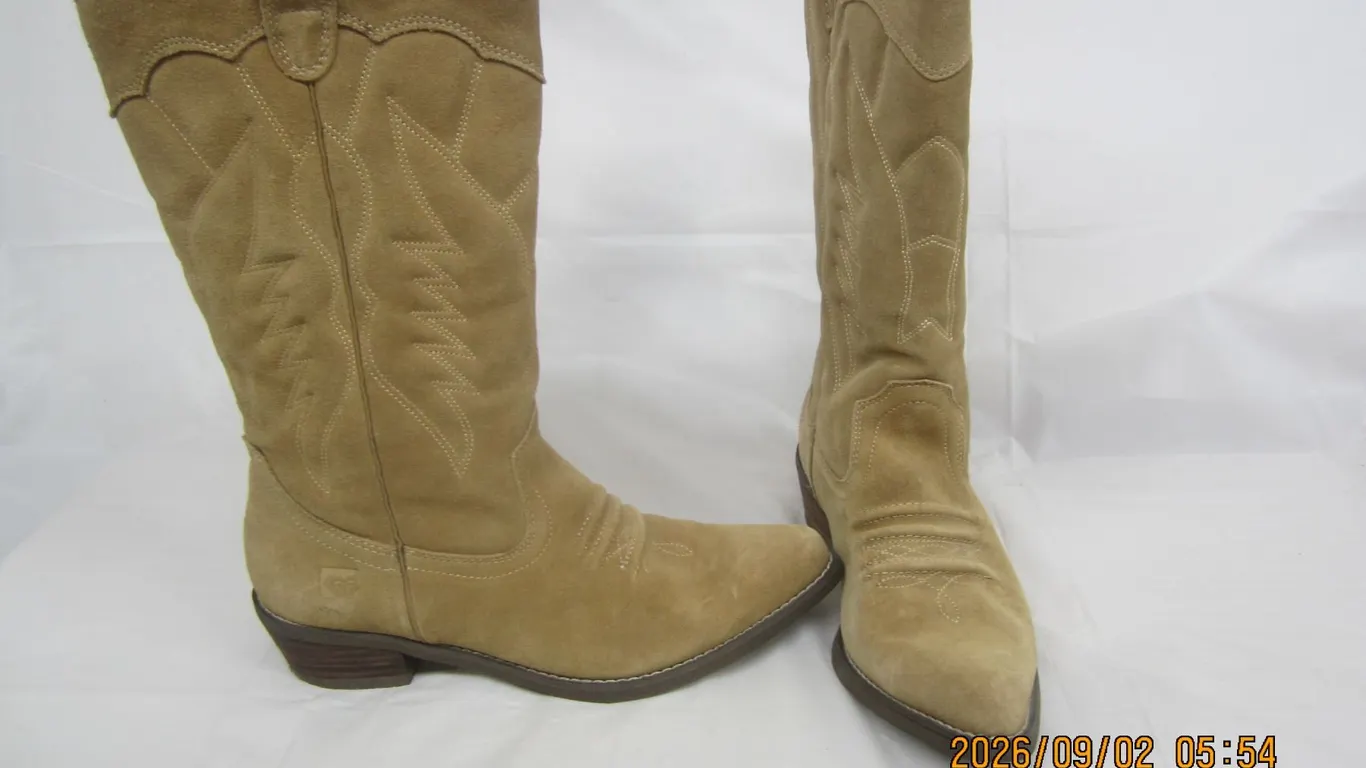 986. Ladies Giddy -Up Size 8 Swade Leather Cowgirl Boots in Great Shape
