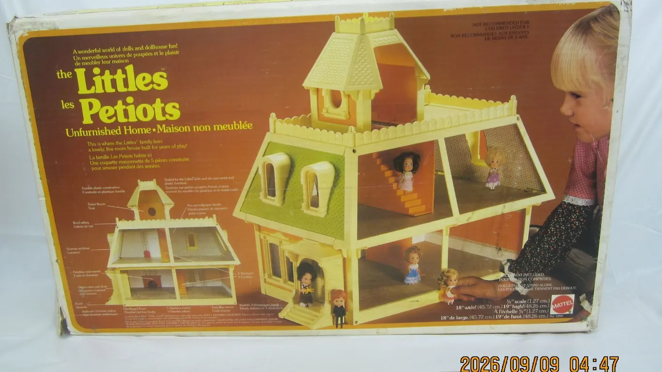 1056. Rare Littles Playhouse with Box
