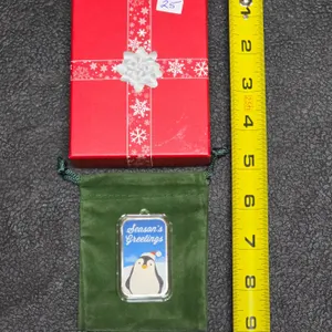 Seasons Greetings - Penquin - 1 troy ounce silver