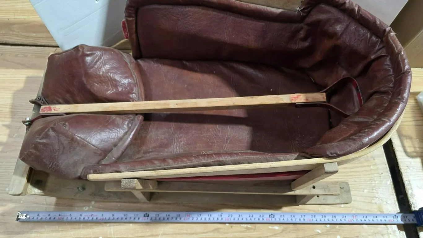 Hidswooden Sledwith Coushion wth Padding 32'' Long ( Nice Condition)