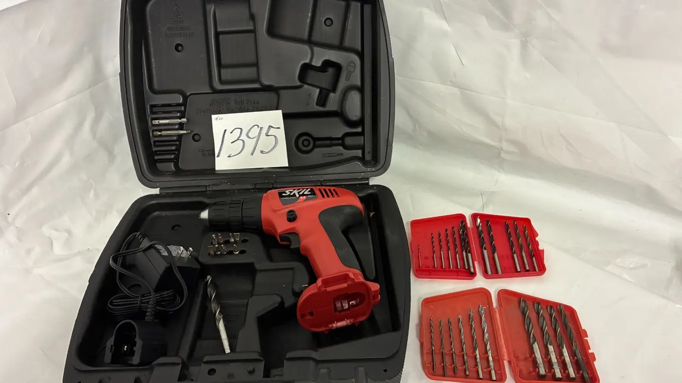 Skil Drill w/ Case & Bits