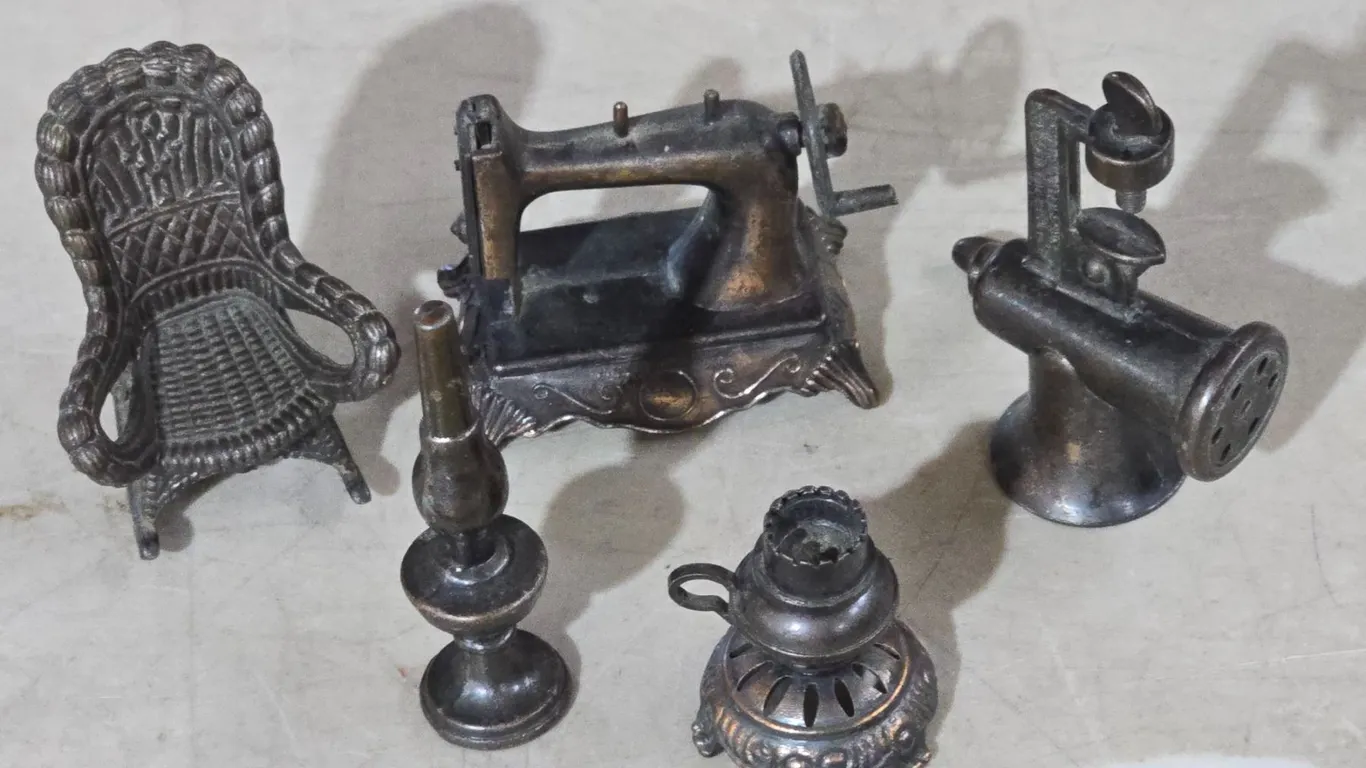 5 - Bronze minatures