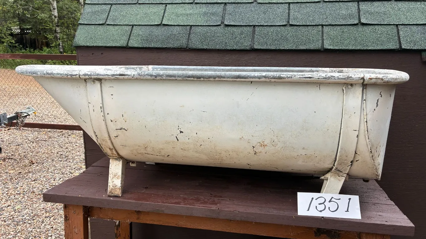 Antique Galvanized Bathtub (1850’s-1900’s) – 60”x 26”x