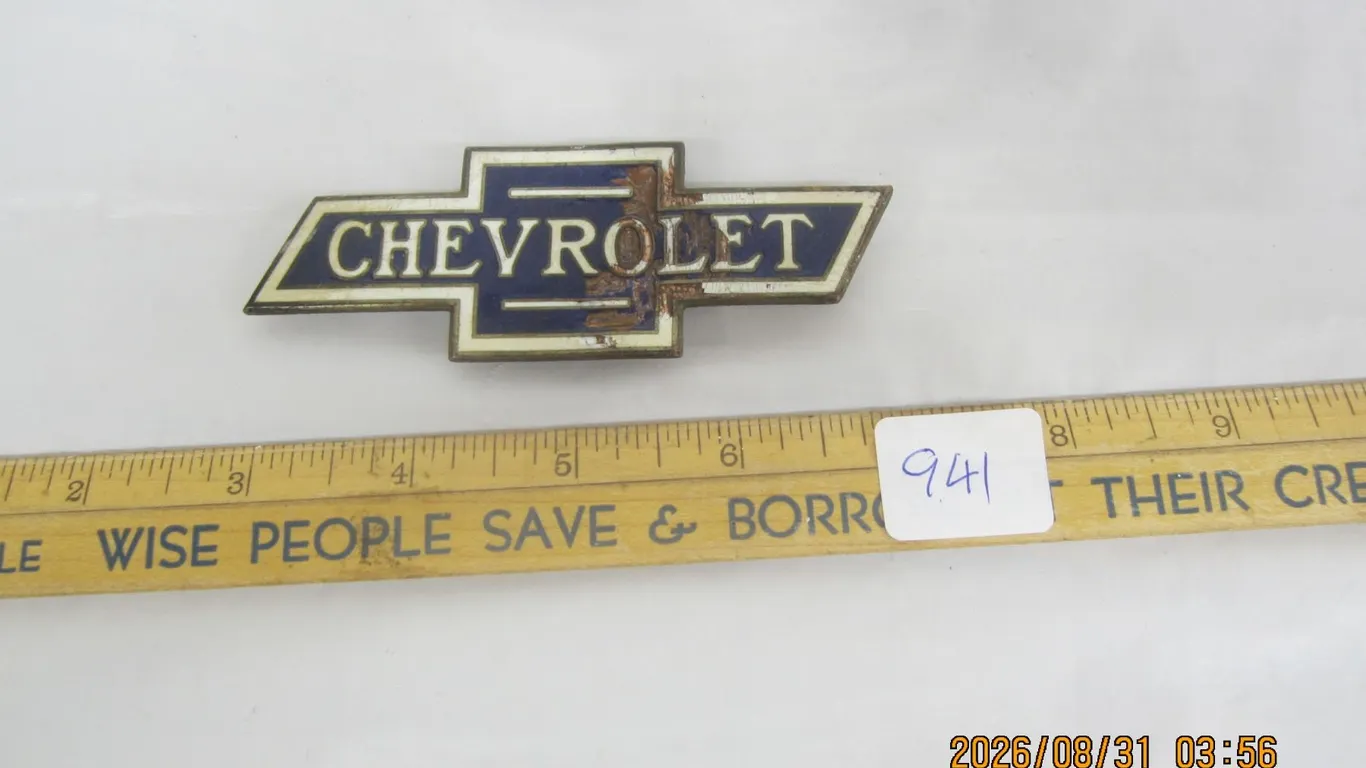 941. Antique Chevrolet Porcelain Emblem 1930's?
