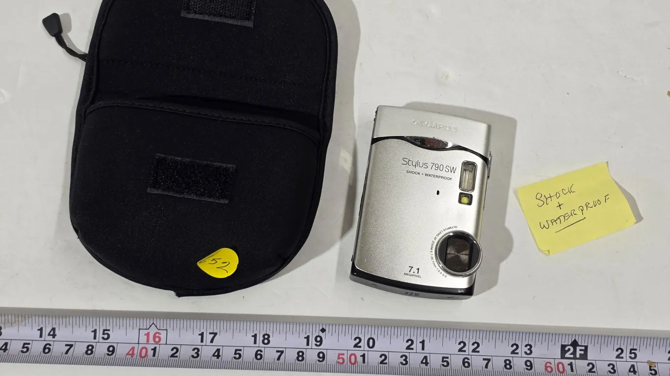 Stylus 790 SW Olympus Camera, Clip-On Sun Visor Pocket