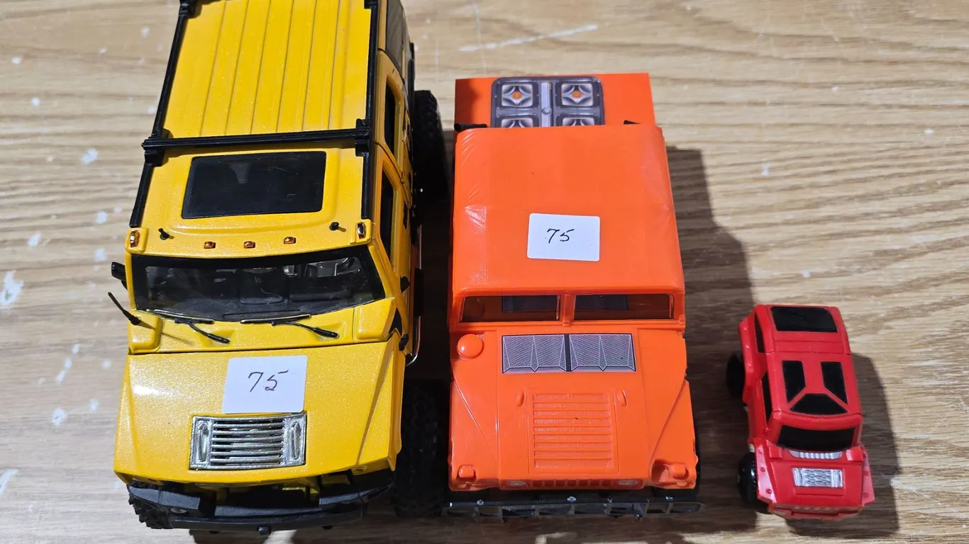 Humvee -1 diecast + 2 plastic
