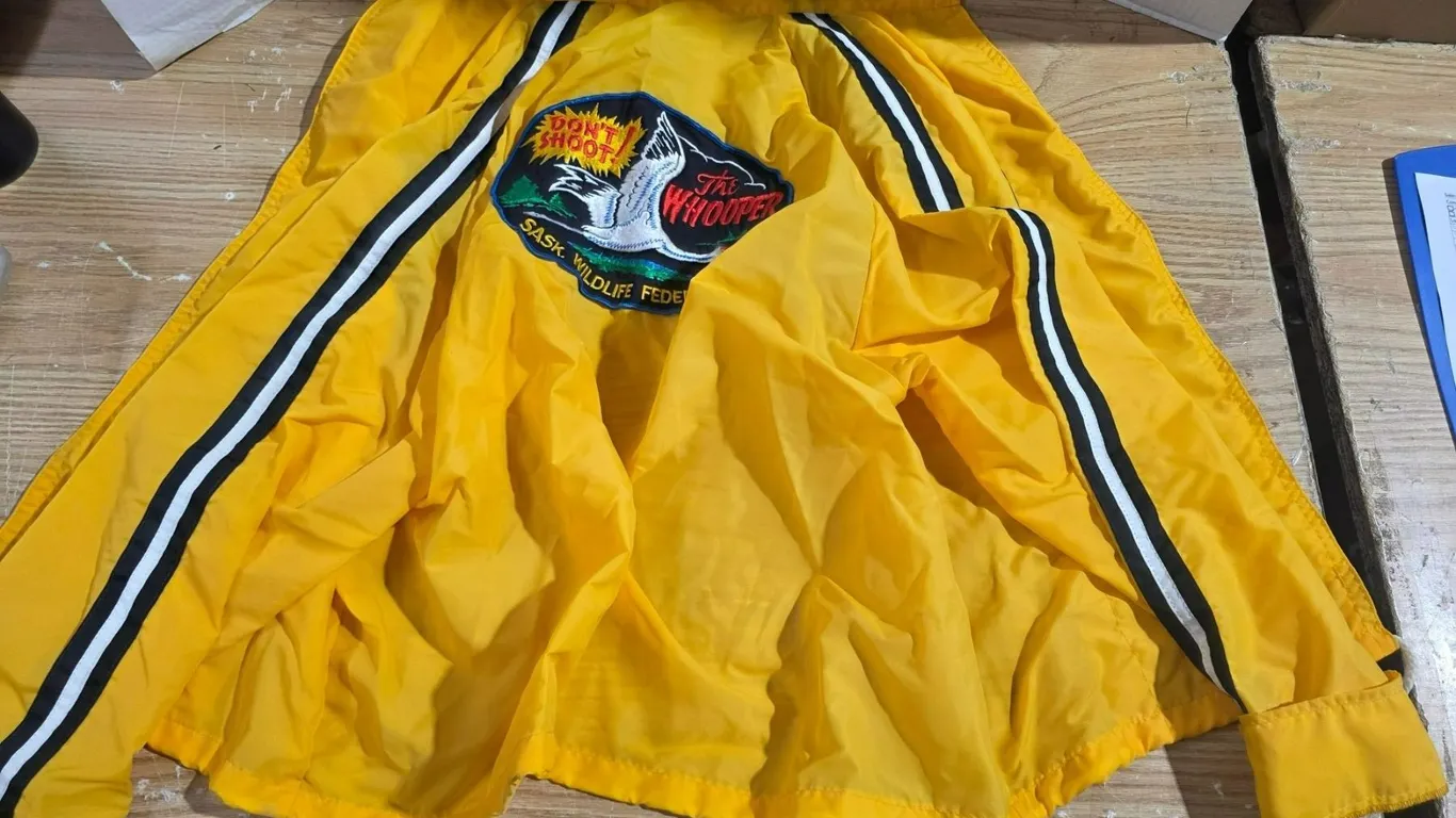 Sask Wildlife FederaTION Jacket Vintage with Patches ( Don’t Shot the Whooper) Samner Jacke