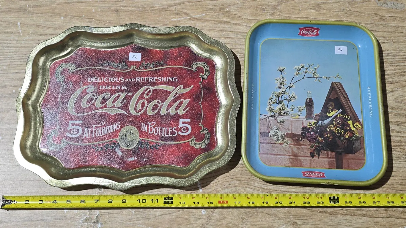 2 Coca Cola trays