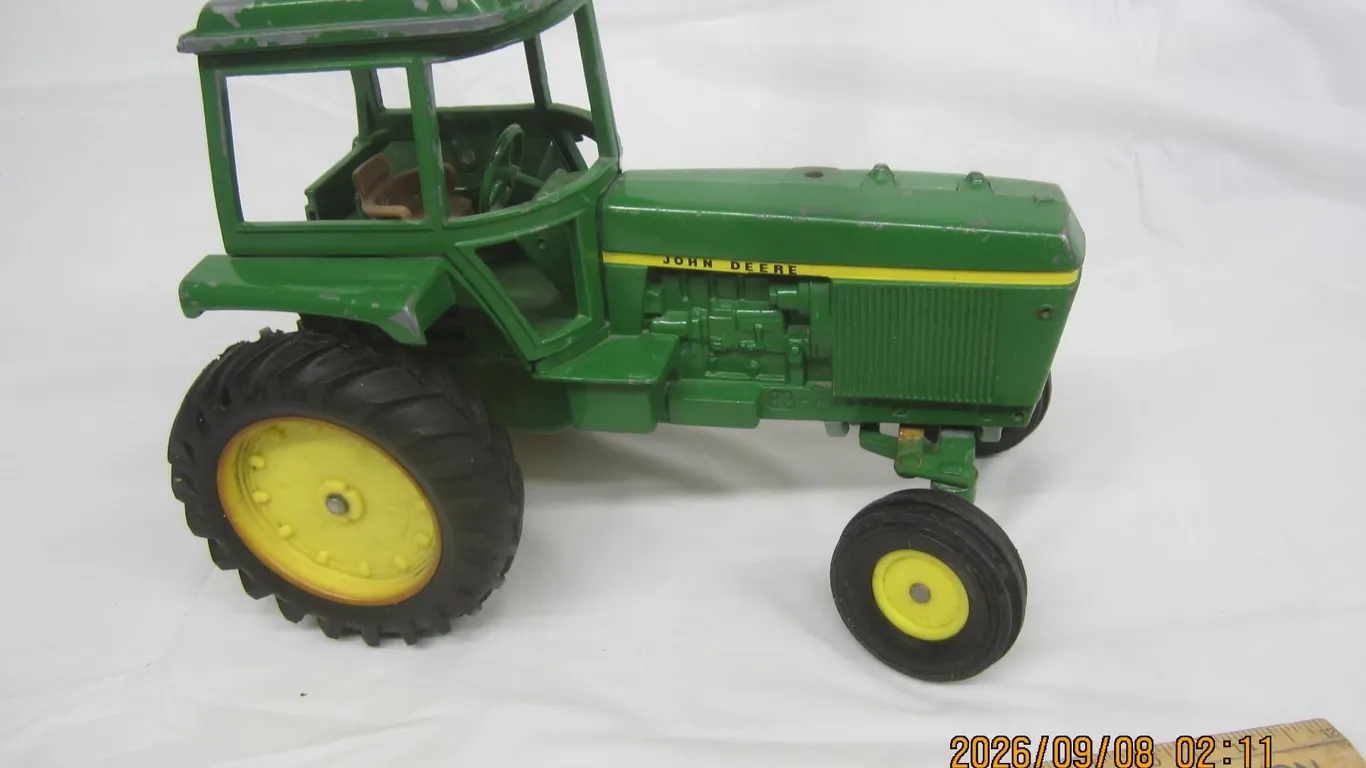 1001.Vintage 1980's Ertle Jon Deer Die Cast Tractor