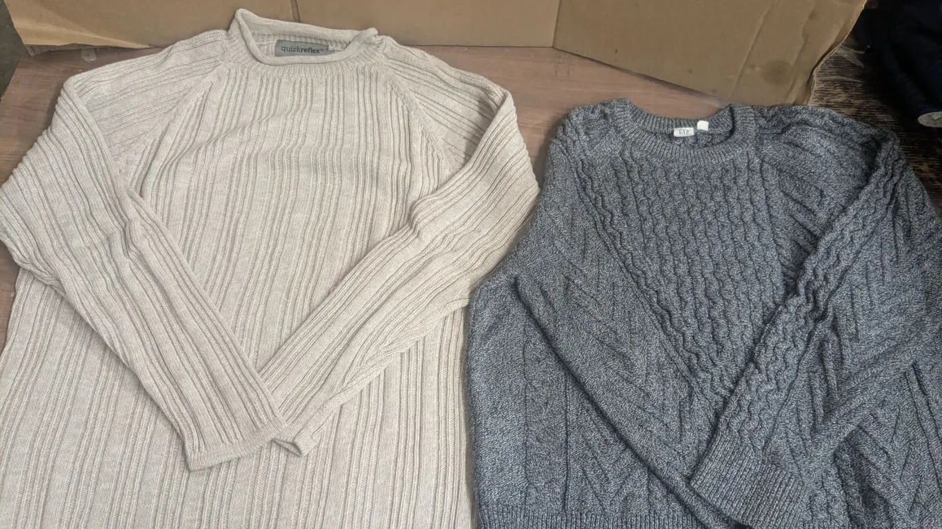 (2) Men’s Sweaters – Quckreflex (L), Gap (XL)