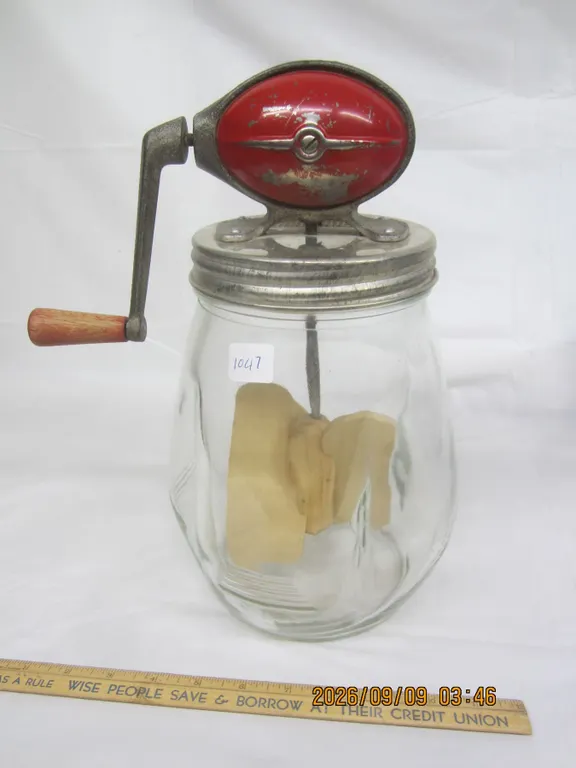 1047. Antique No. 4 Daisy Butter Churn Good Condition