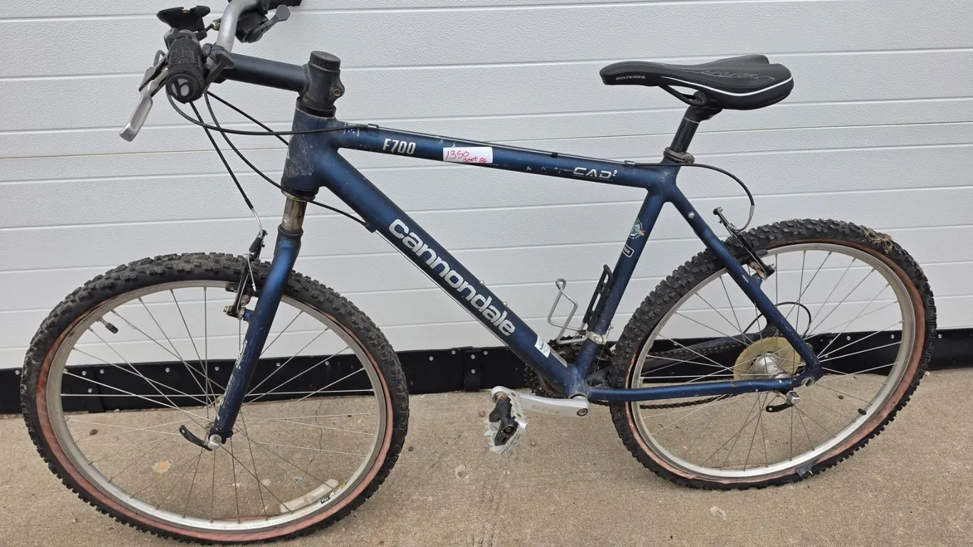 24-Speed Cannondale Mountain Bike, 26” Wheels, Head Shock Suspension – Needs Work