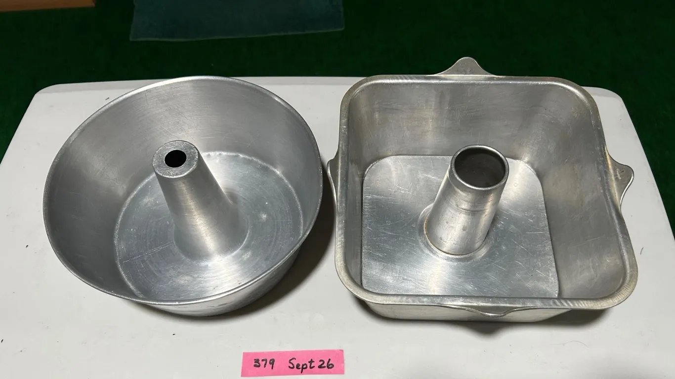 One piece round and 2-piece square angel food cake pans