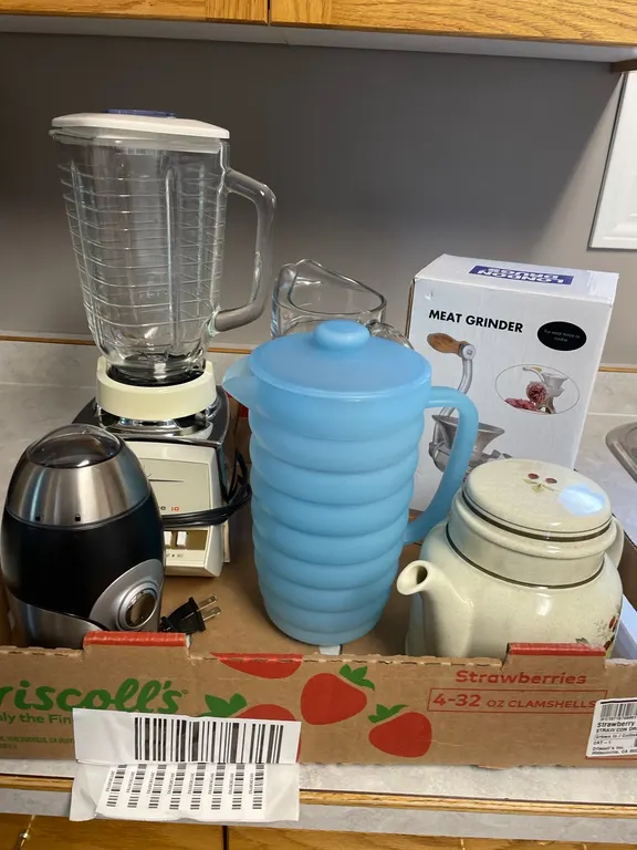 Coffee grinder ,blender, tea pot, glass and plastic jug and new meat grinder/ cookie maker