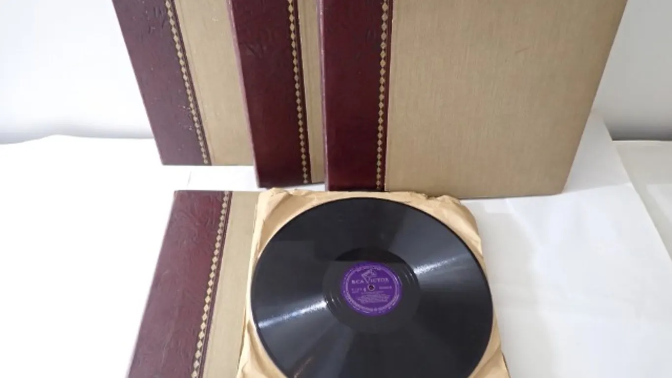 4 RCA Record Books