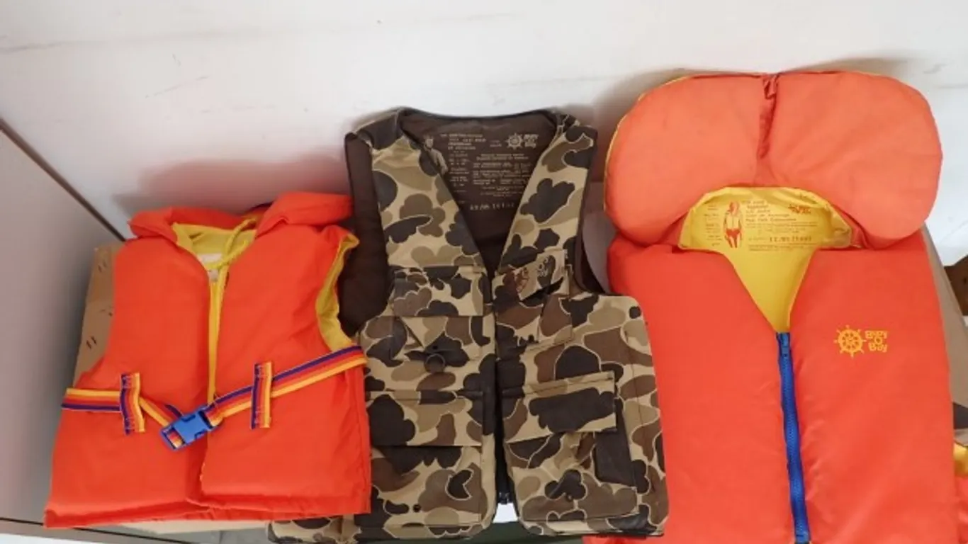 Hunting and fishing vests