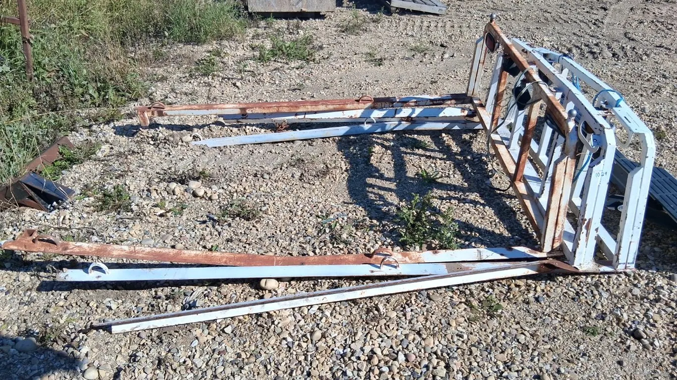 3- Pickup Headache Racks
1- Pickup Bumper