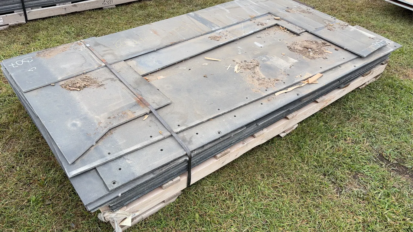 23 - Assorted Size 1/2'' Heavy Duty Plastic Mats Approx. 2'11'' x 1'10'' - 8'5'' x 4'' *Unreserved
