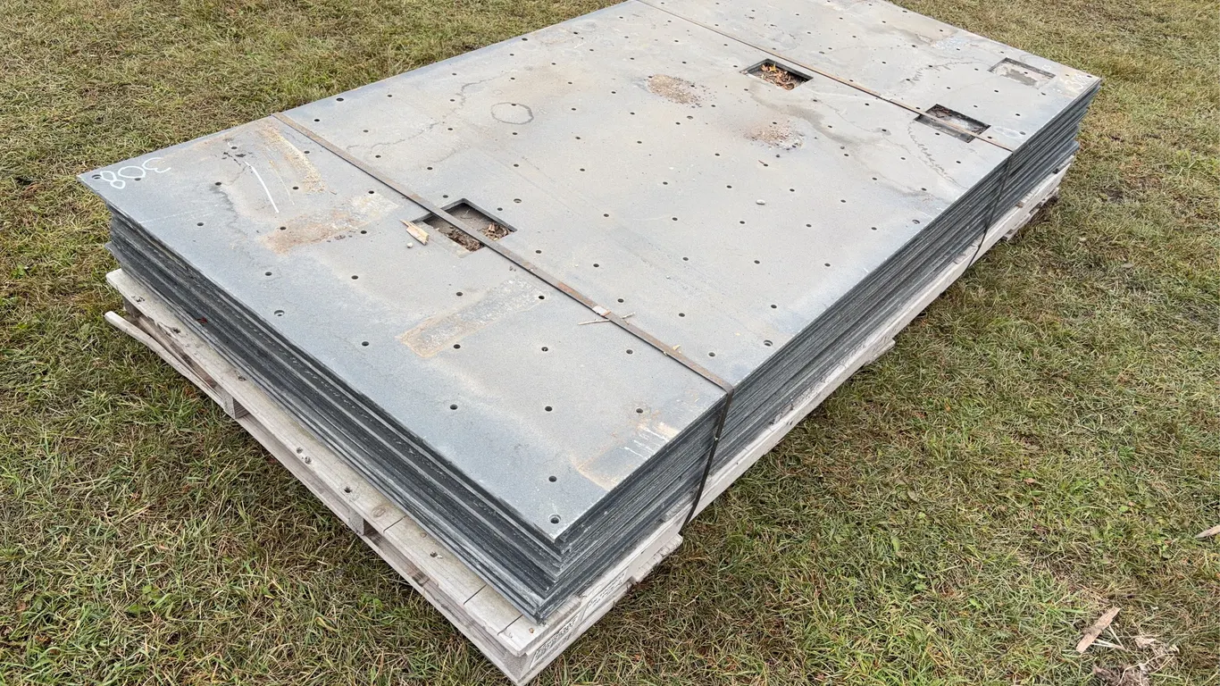 25 - 1/2'' Heavy Duty Plastic Mats Approx. 8' x 4'*Unreserved*
