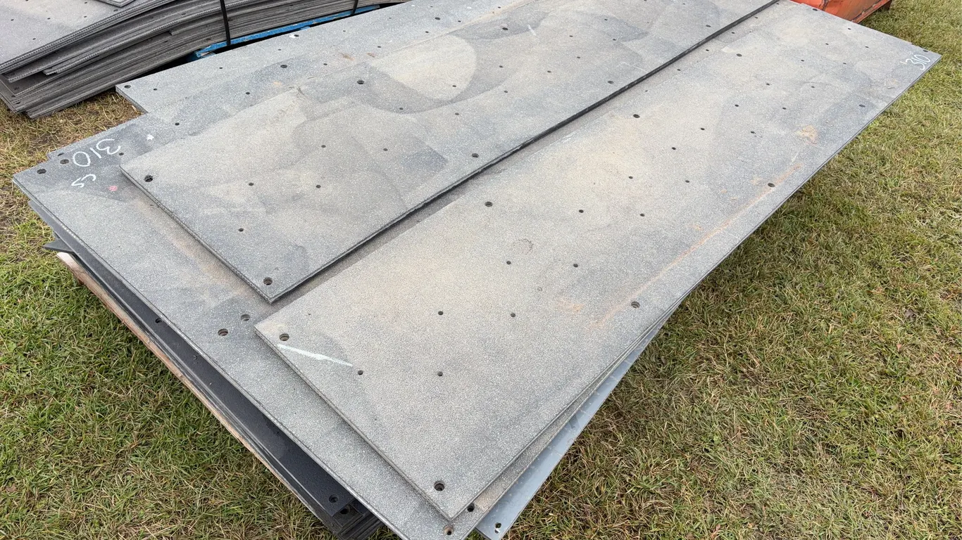 12 - 3/4'' Heavy Duty Rigid Bottom Rubber Floor Mats - Assorted size Approx. 4' x x 19' - 8' x 4', 25 - 1/2'', Assor
