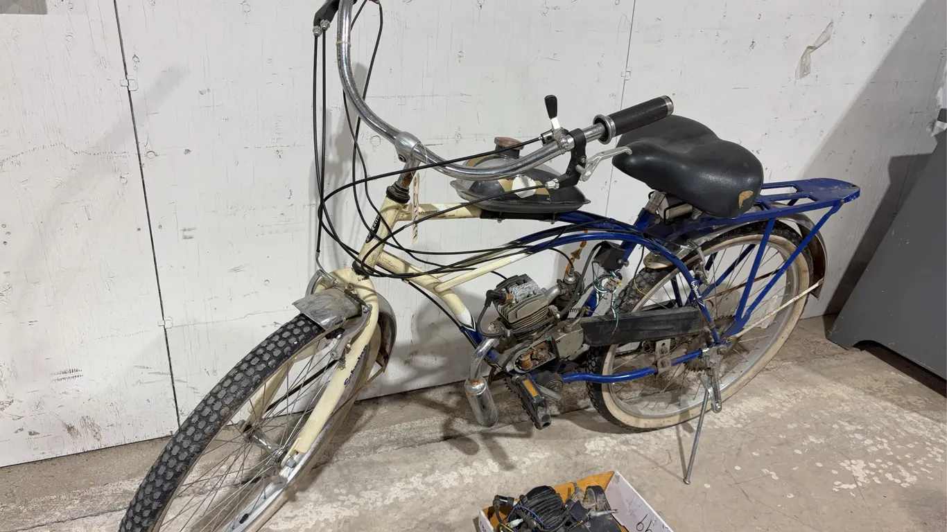 Schwinn Gas Powered Bicycle, *Unreserved*